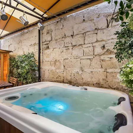 Bohemic Apartment Terrace & Jakuzzi & Sauna * ブダペスト