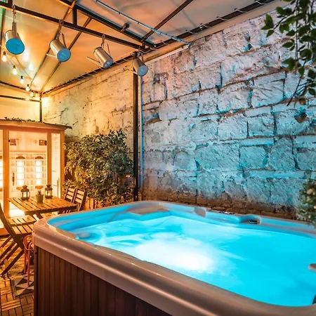Bohemic Apartment Terrace & Jakuzzi & Sauna * بودابست