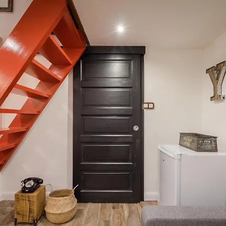 Bohemic Apartment Terrace & Jakuzzi & Sauna شقة